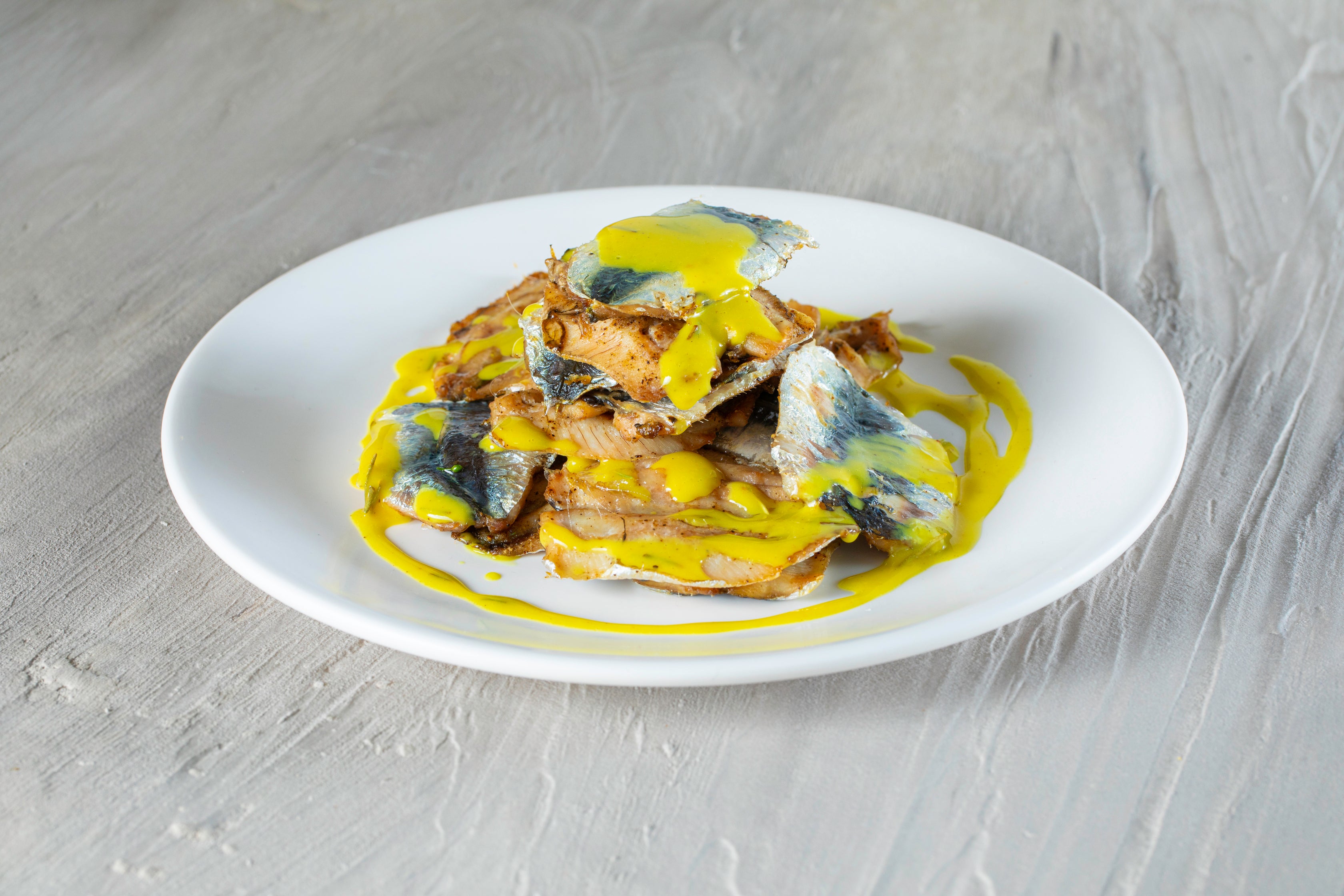 Σαρδέλα φιλέτο σε σάλτσα μουστάρδας με δενδρολίβανο