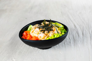 Poke bowl με λαβράκι μαριναρισμένο σε µαγιονέζα wasabi